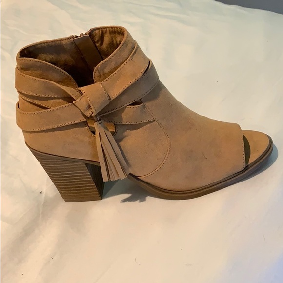 Open toed, camel booties - Picture 4 of 5